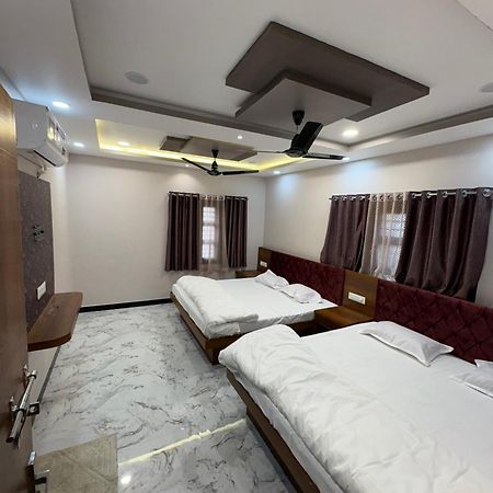 Shree Trilokeshwar Guest House Uddzsaín Kültér fotó