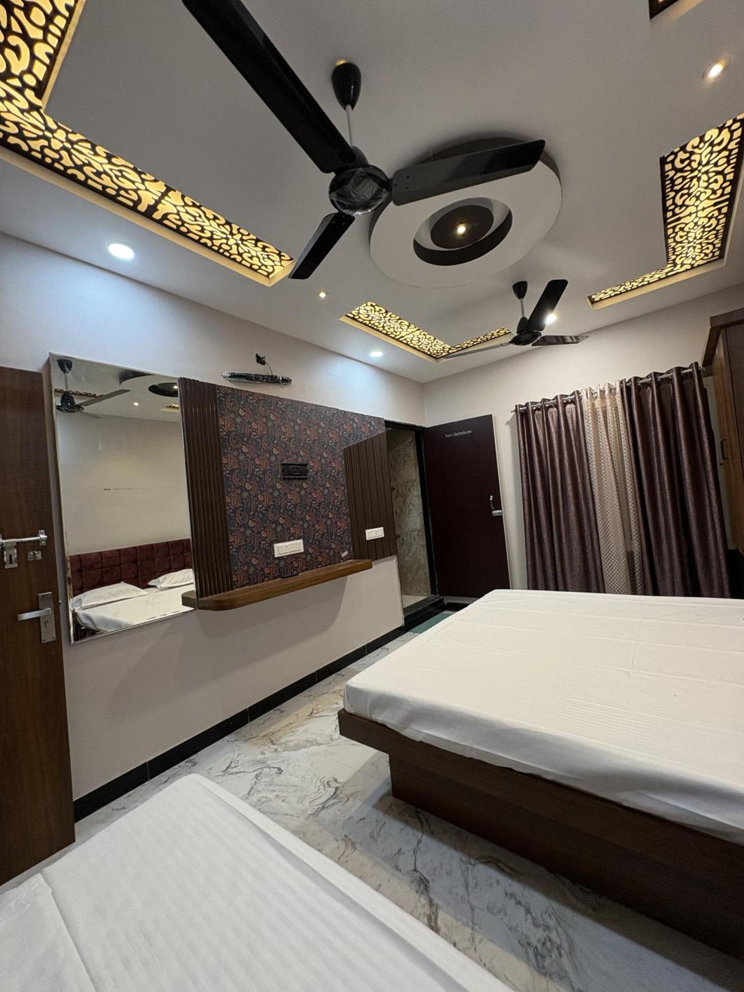 Shree Trilokeshwar Guest House Uddzsaín Kültér fotó