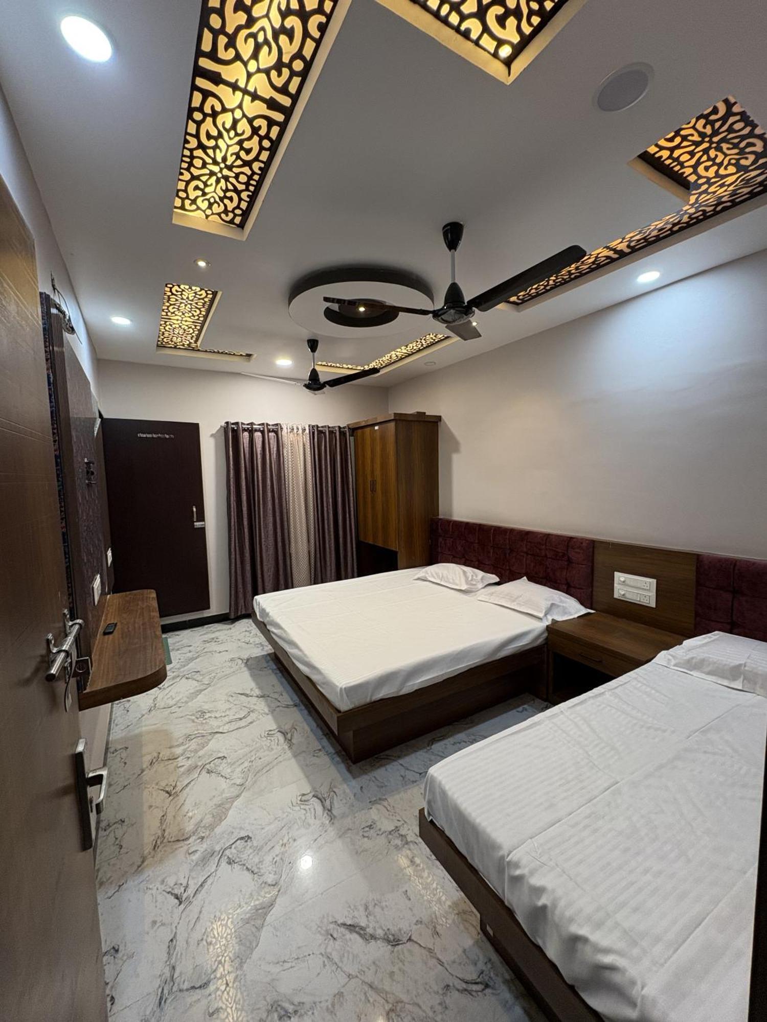 Shree Trilokeshwar Guest House Uddzsaín Kültér fotó